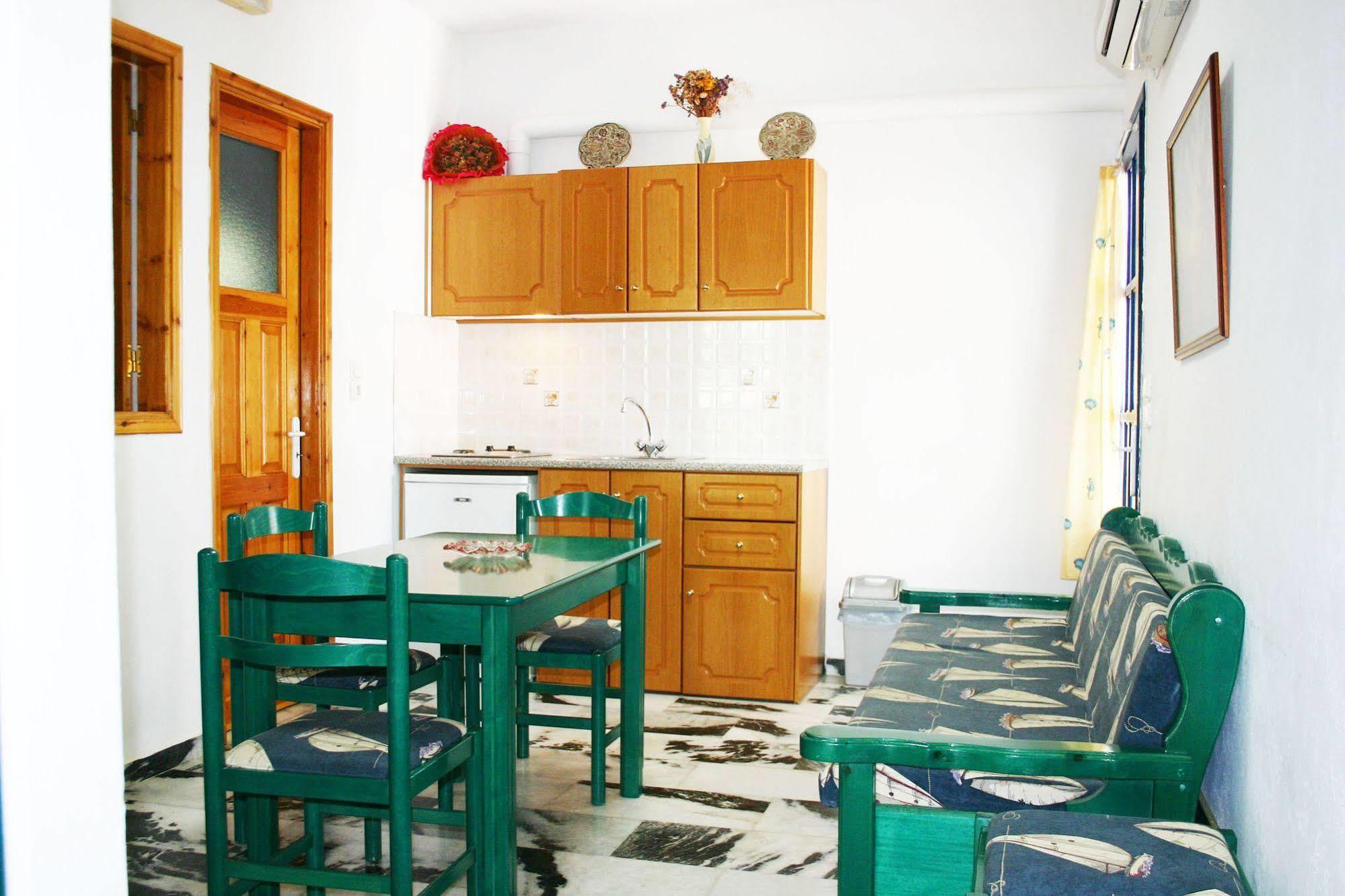 Ikaros Studios & Apartments Naxos City Extérieur photo